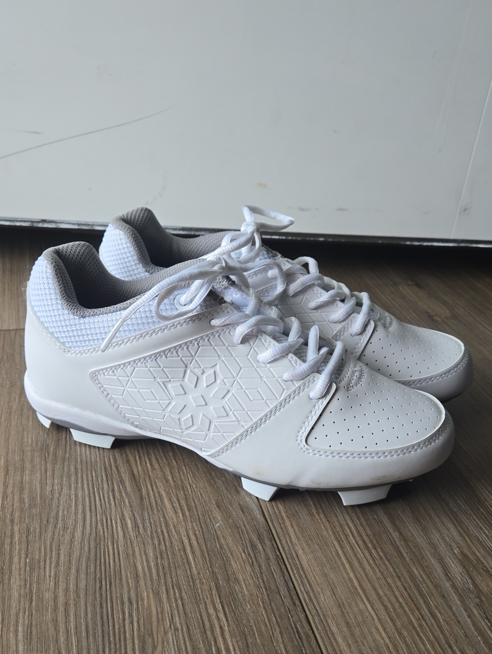 Ringor Rip-it White Softball Cleats